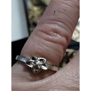 Beautiful sterling silver ring size 6